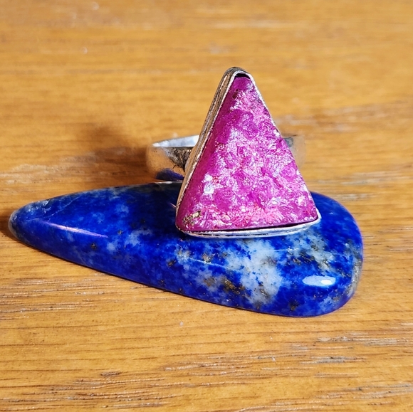 Sparkly druzy rings. 1 bright pink,1 medium purple and 1 rough Rainbow Titanium - Picture 11 of 11